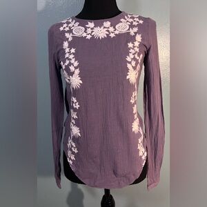 Sabine purple floral top Bundle & save 30% off 2+ items​​​​